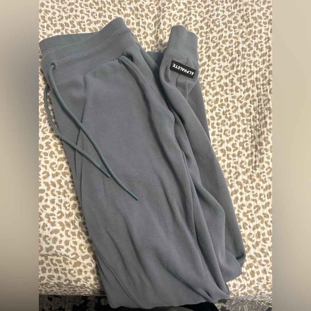 Alphalete sweatpants